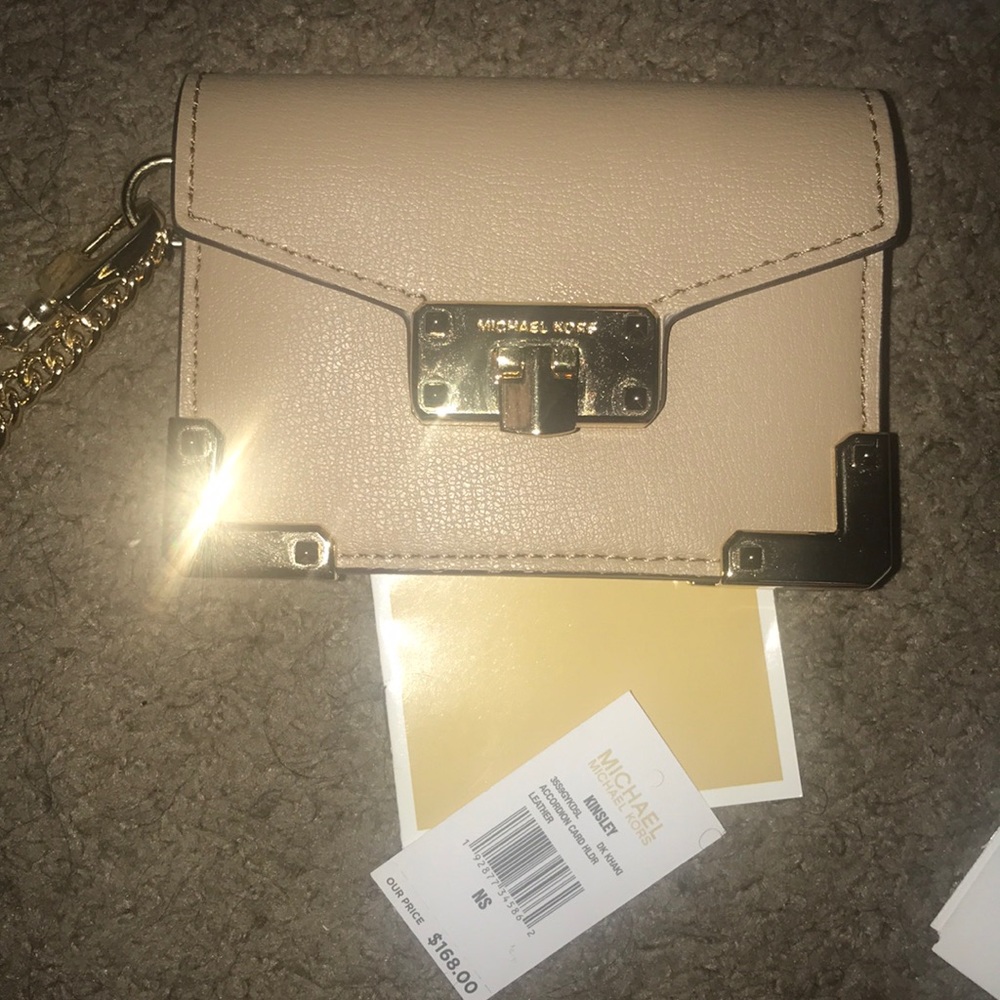Michael Kors Kinsley Accordion Card Holder/Wallet - Picture 2 of 8